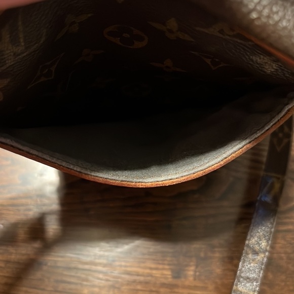 Louis Vuitton Crossbody Danue PM - Picture 12 of 16